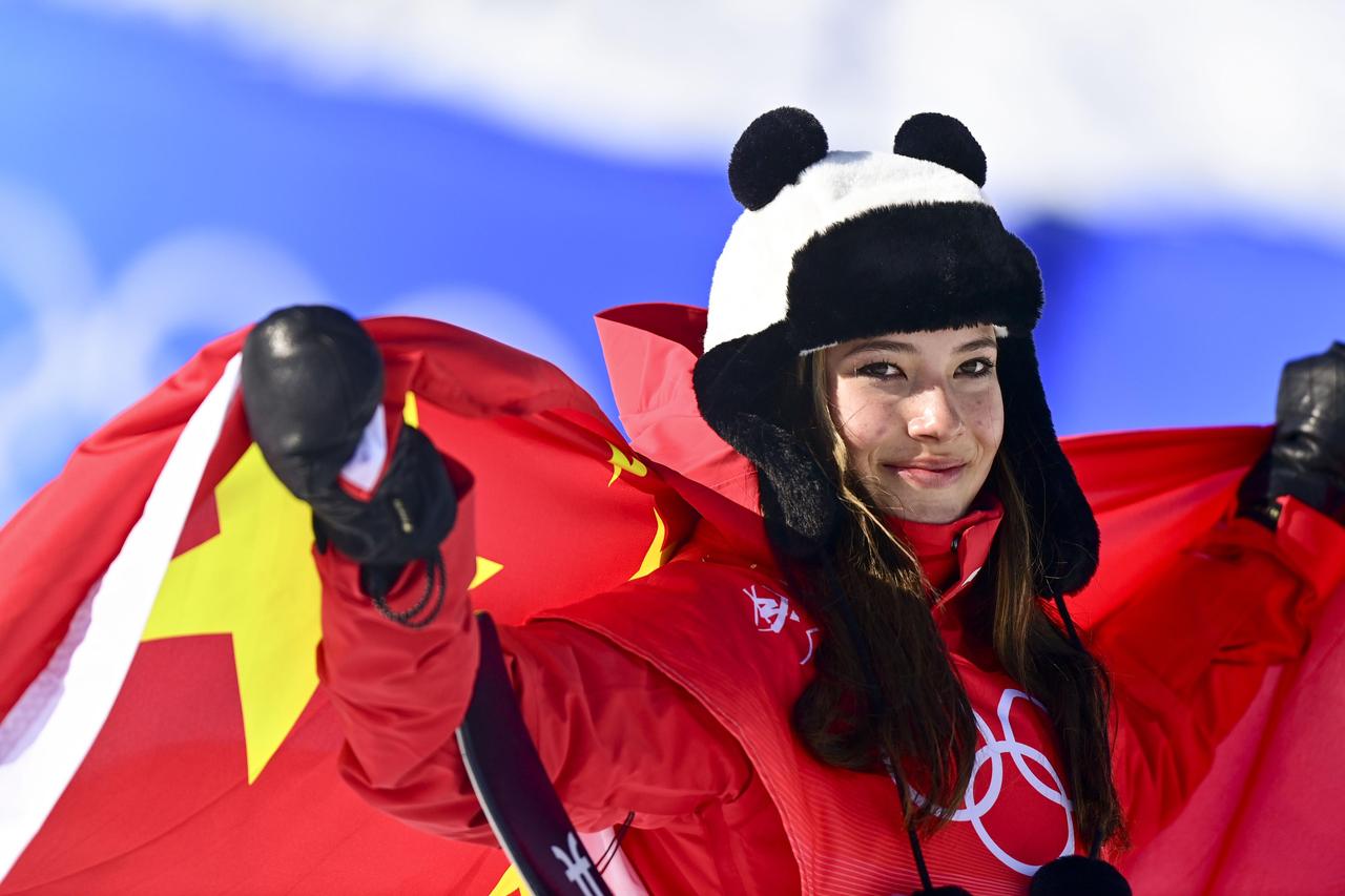 谷爱凌在本届冬奥会上的表现，那真配得上“堪称完美”这四个字！自由式滑雪女子大跳台