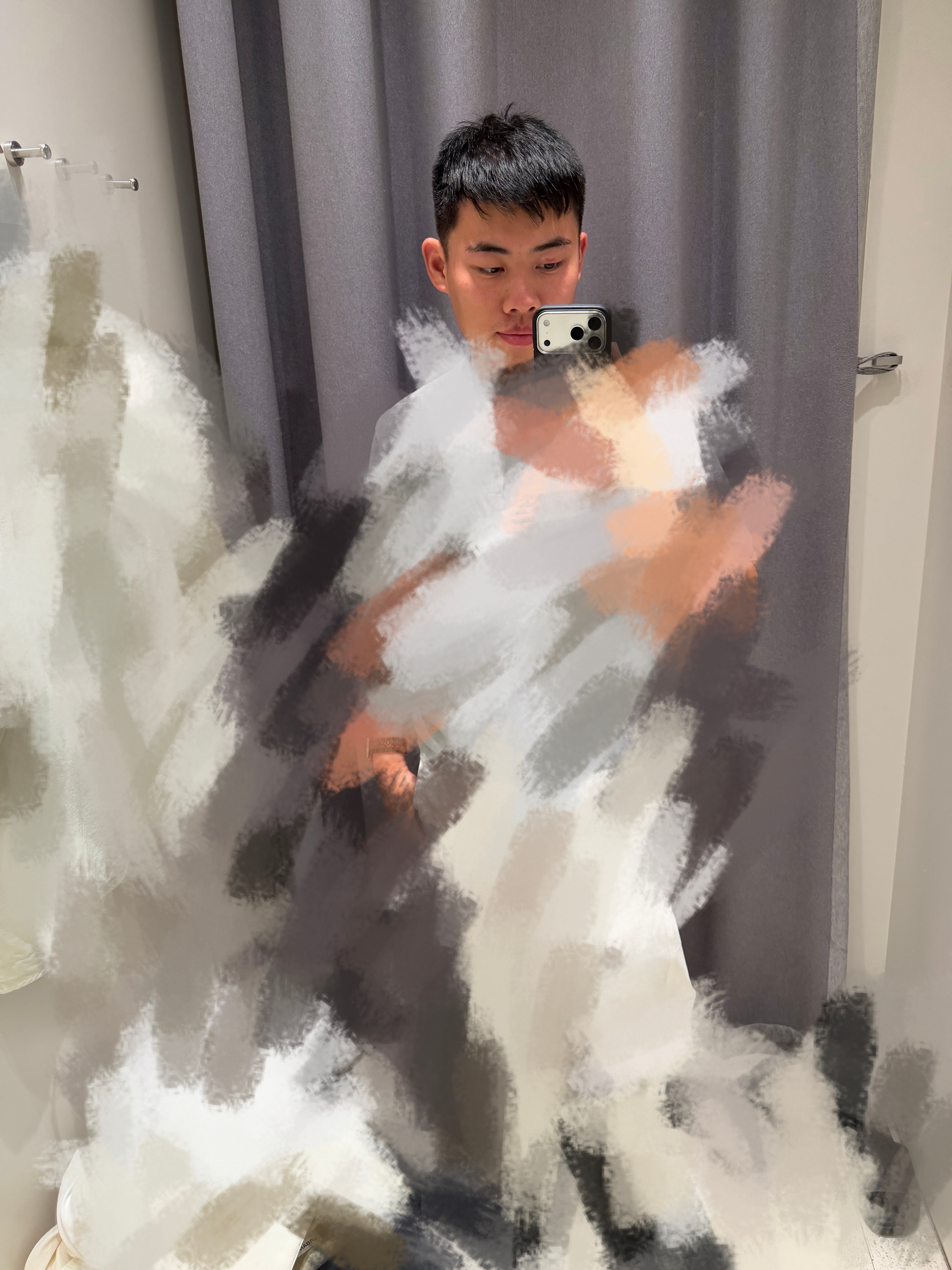 为了拍一款重磅新车，冒着台风天特意来万象城买身新衣服，换个风格