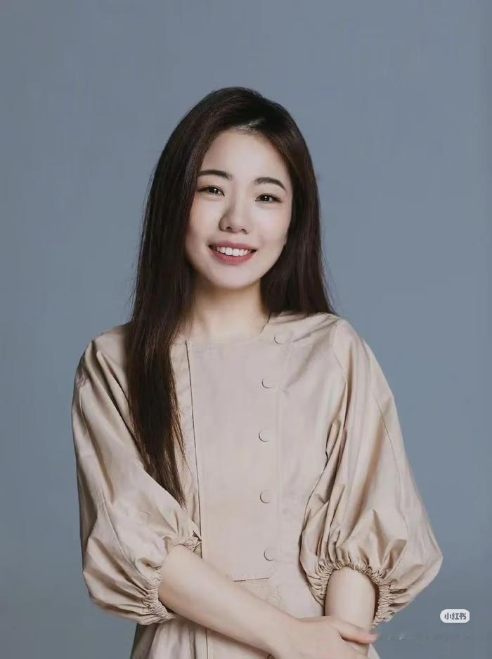 硬刚的蒋方舟败得“心不服、口也不服”。
其实她原本可以躲过这场风暴。无奈作为既得