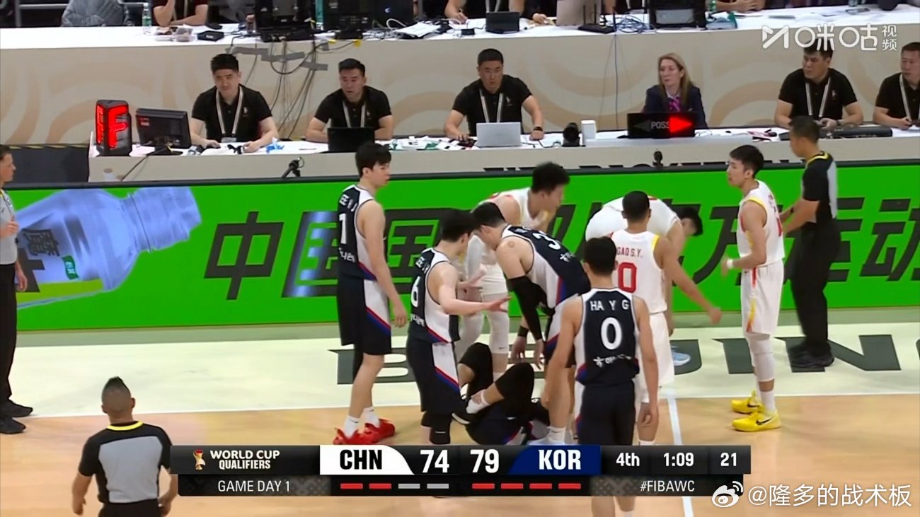 张镇麟连续三分，中国男篮追到5分！中国男篮vs韩国男篮