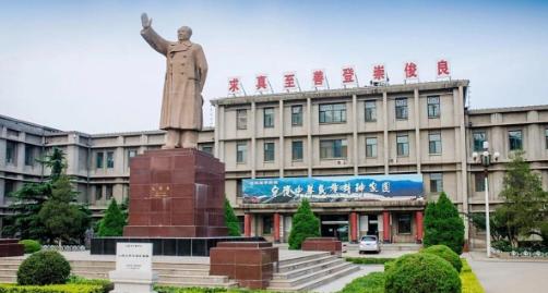 1980年，山西大学接到上级通知，要求拆除校内的毛主席塑像，但由于广大师生的坚决