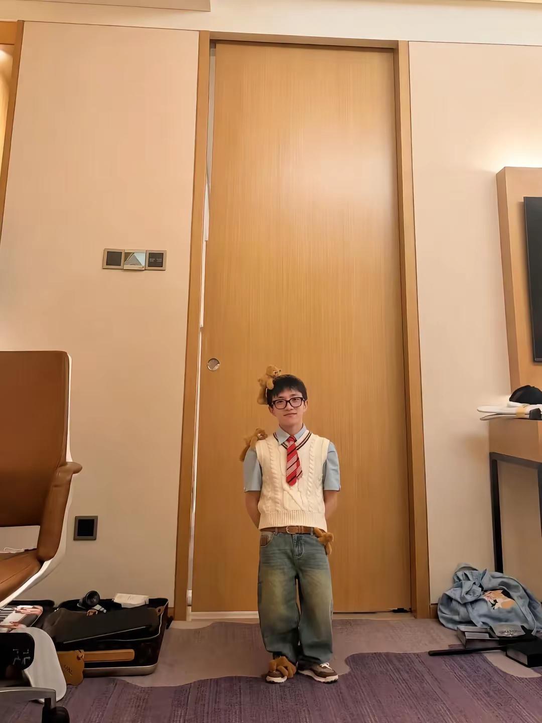 比王一珩萌的不存在。小小珩萌物 小小幼崽潮男穿搭 王一珩 王一珩大帅哥