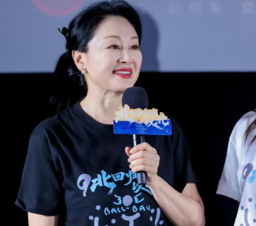 王姬现状：在美国生活，女儿女婿住北京旧房，坚持照顾33岁病儿子
娱乐
