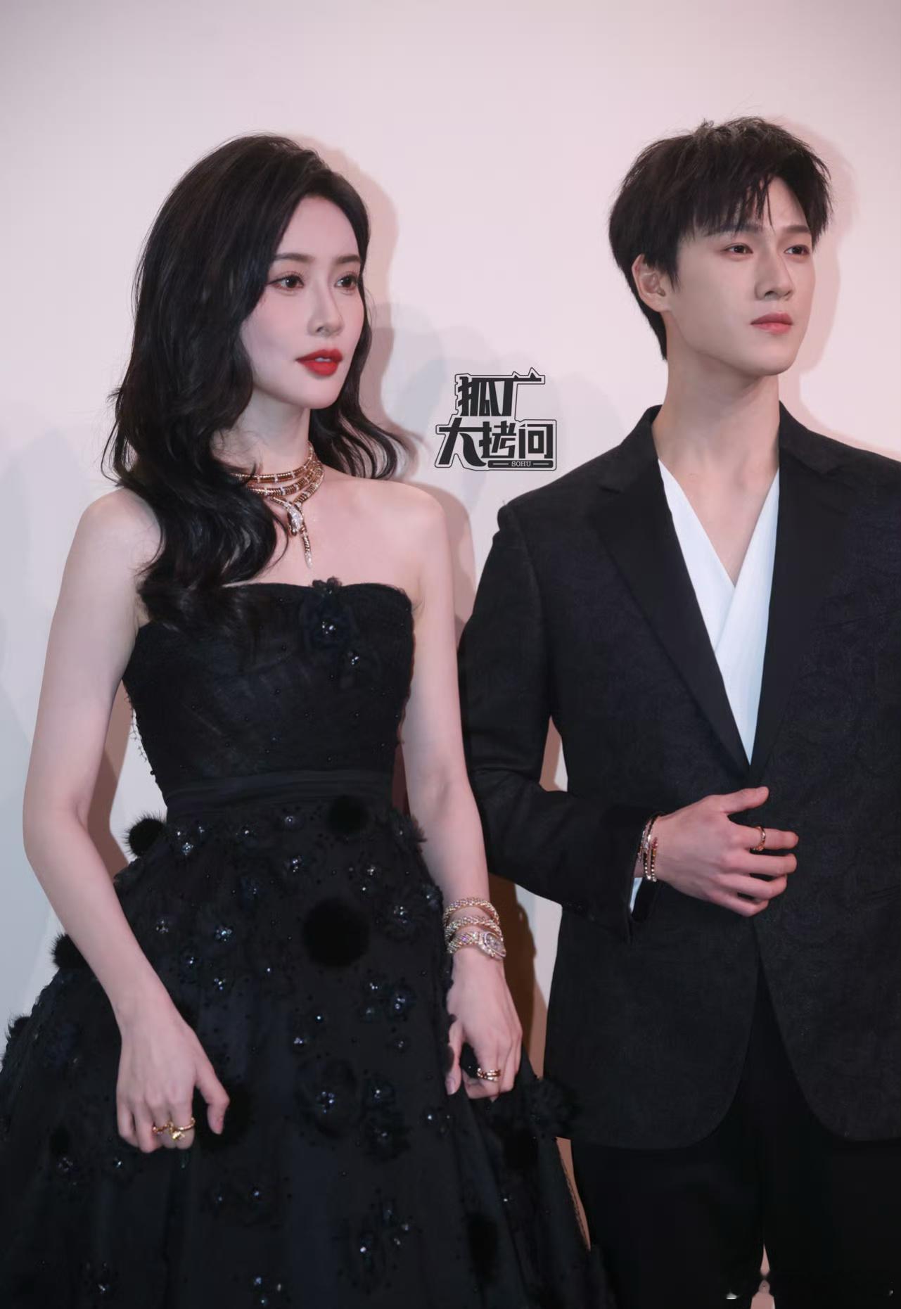 生图怎么美成这样啊这一对[抓狂] 