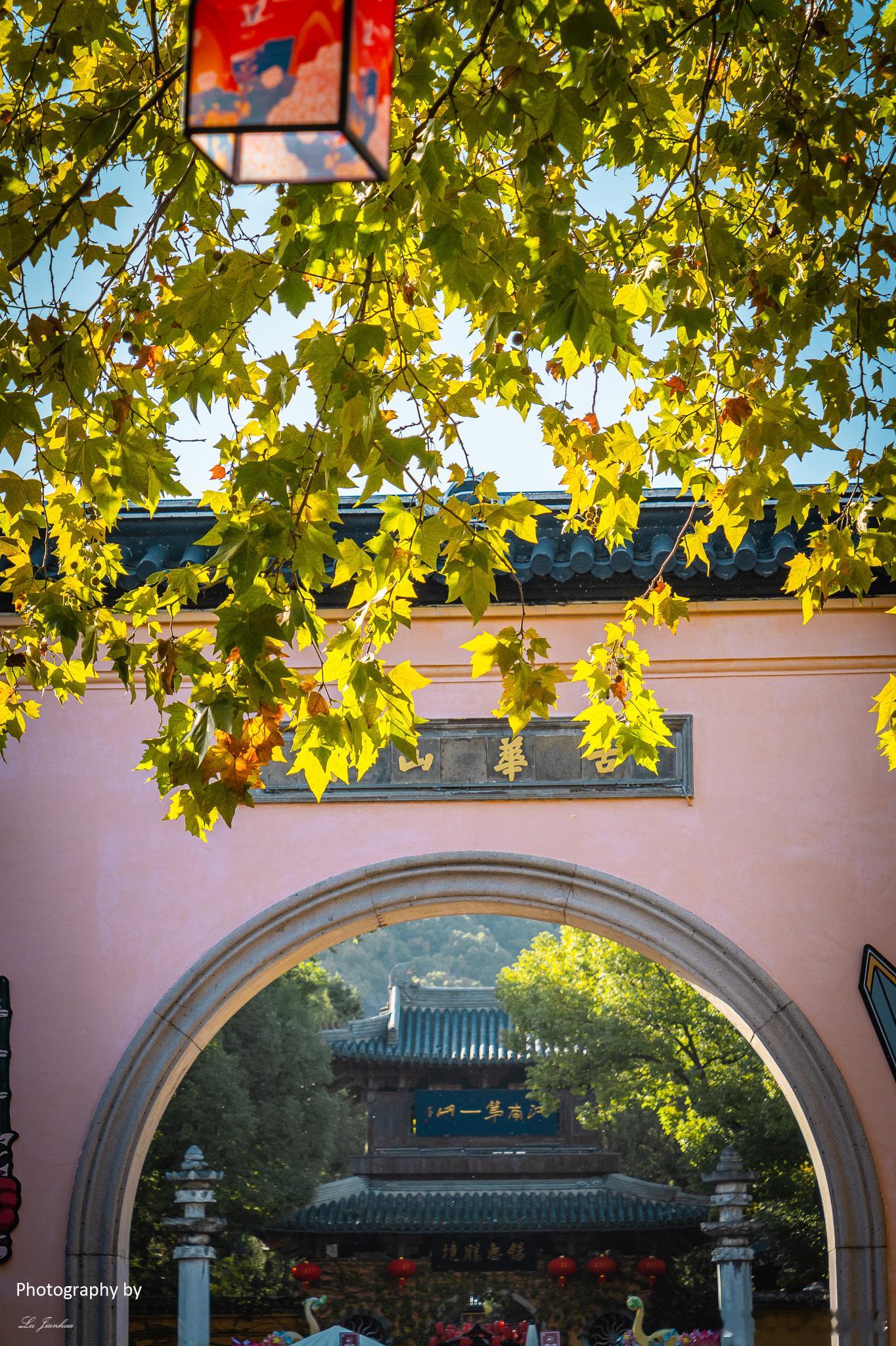 无锡惠山古镇，一个充满诗意的地方，江南水乡古镇的魅力所在。晚安。 