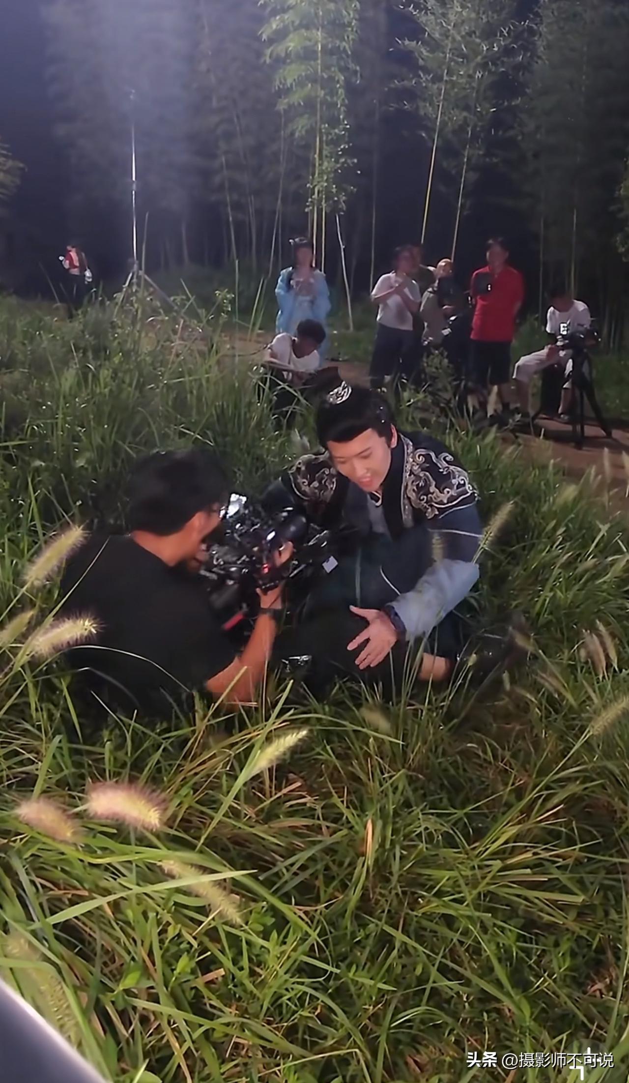 都说演这种侵犯戏的女演员牺牲大，哪里大了？她能有摄影师的牺牲大吗？拍摄侵犯戏时想