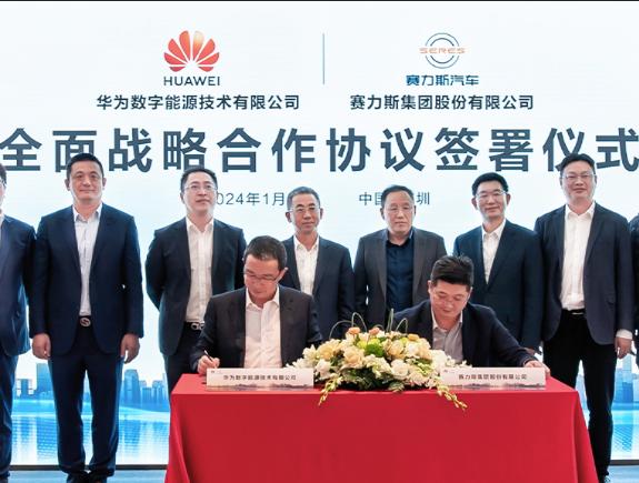 最近汽车圈炸了个大雷，华为和赛力斯“分家”了。
问界的产品、营销、渠道、服务，全