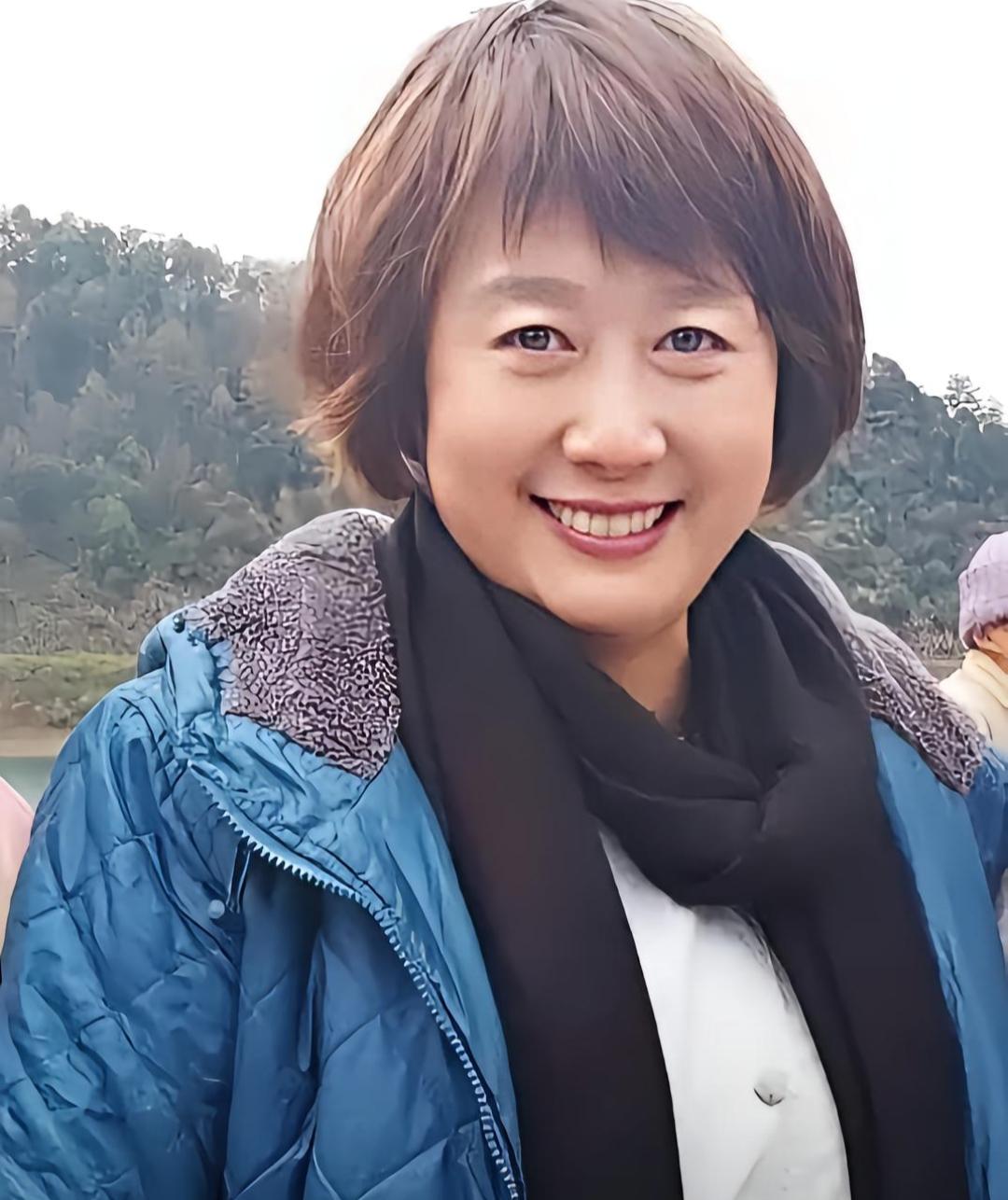 曾是“央视名嘴”，因揭露姜昆丑闻被封杀，今70岁的她为公益现身
娱乐 明星