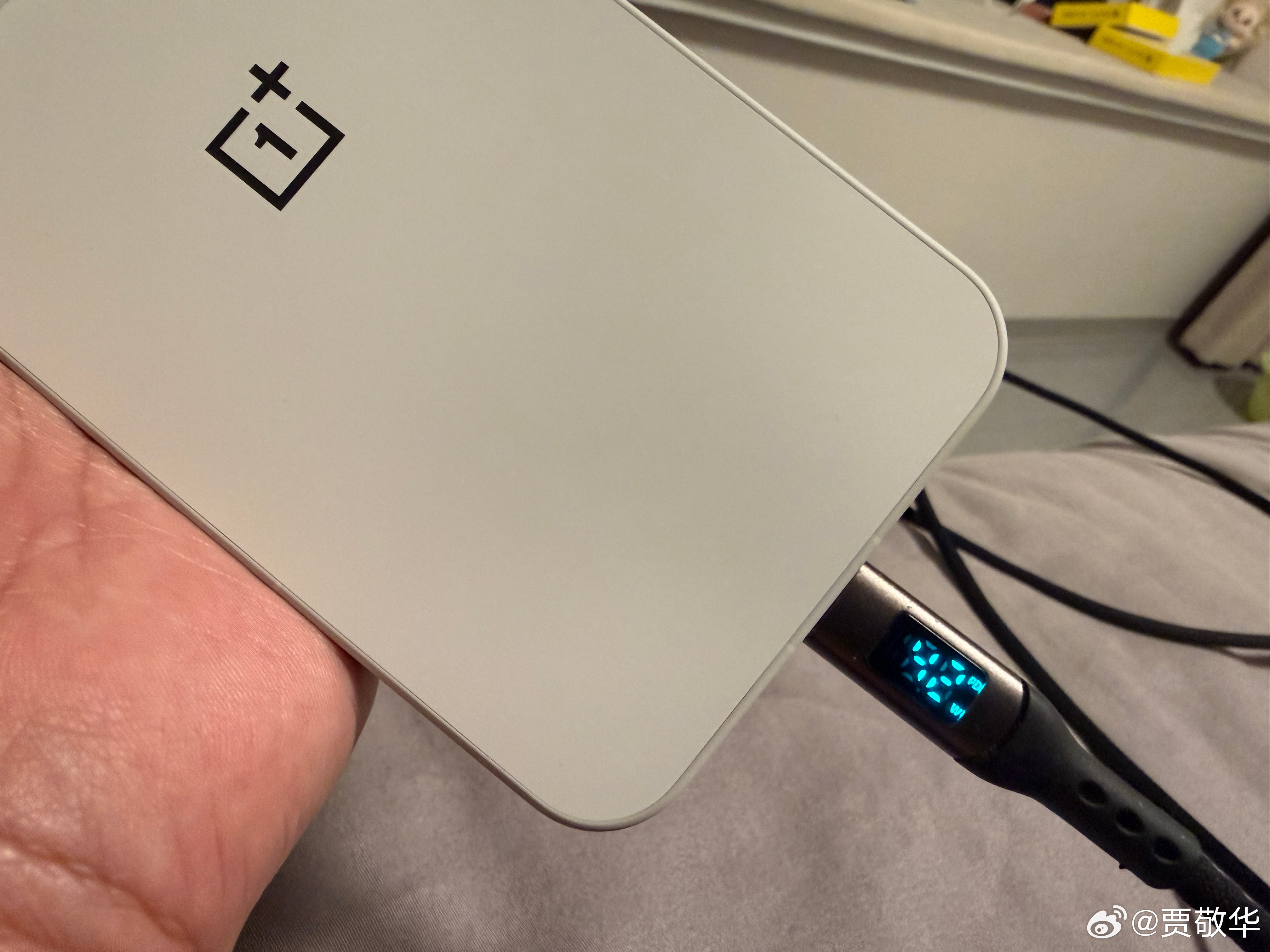 数码产品交流  最近两年安卓手机最明显的进步是续航，一是手机用上了大容量电池；二