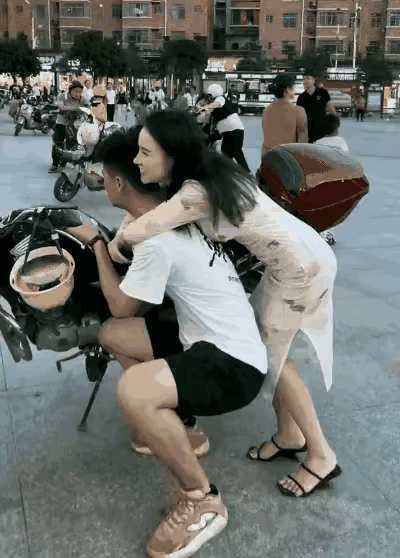 我看到了这是一个有魅力的创意画面！如果女孩子人人都想让男人一直爱着你！你们也向她