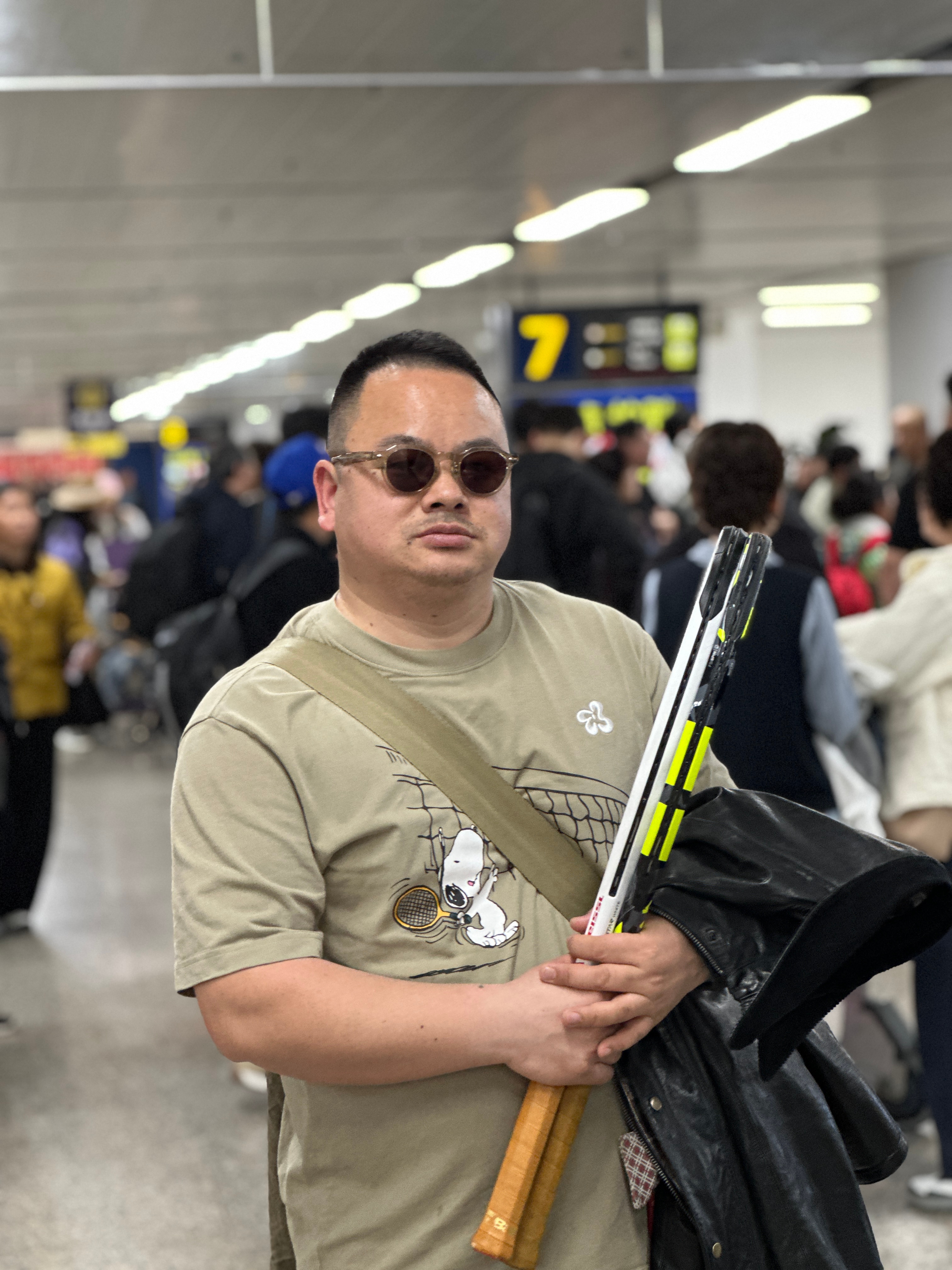 脱掉秋裤，卸下羽绒；一个瞬移，来到海口。简直了，我们网球已经这么火了吗？ 一大早