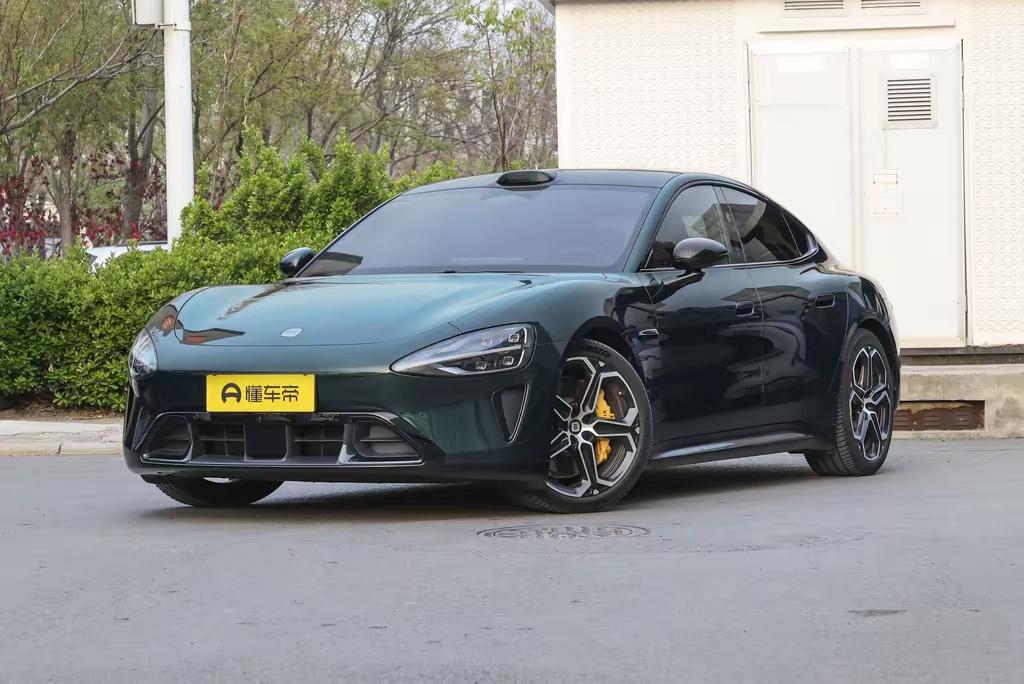 试驾完小米SU7，我劝雷总还是回去卖手机吧……开玩笑的
先说结论： 这车网上吵得