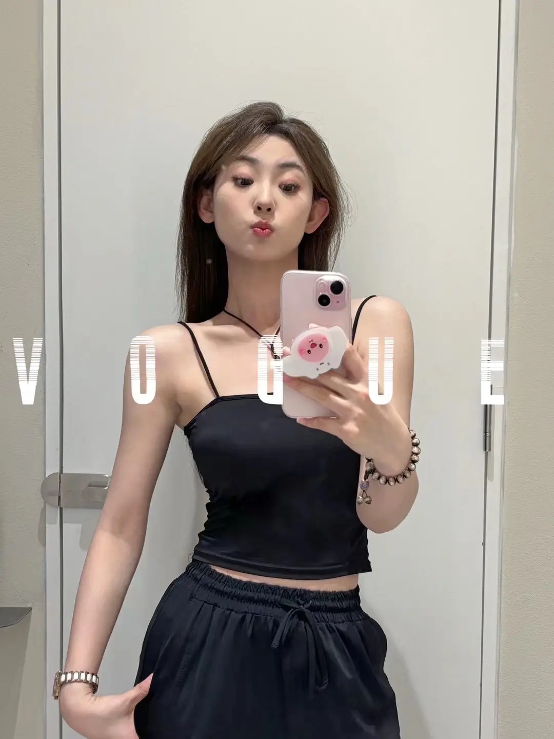 女人一身黑 走哪都OK