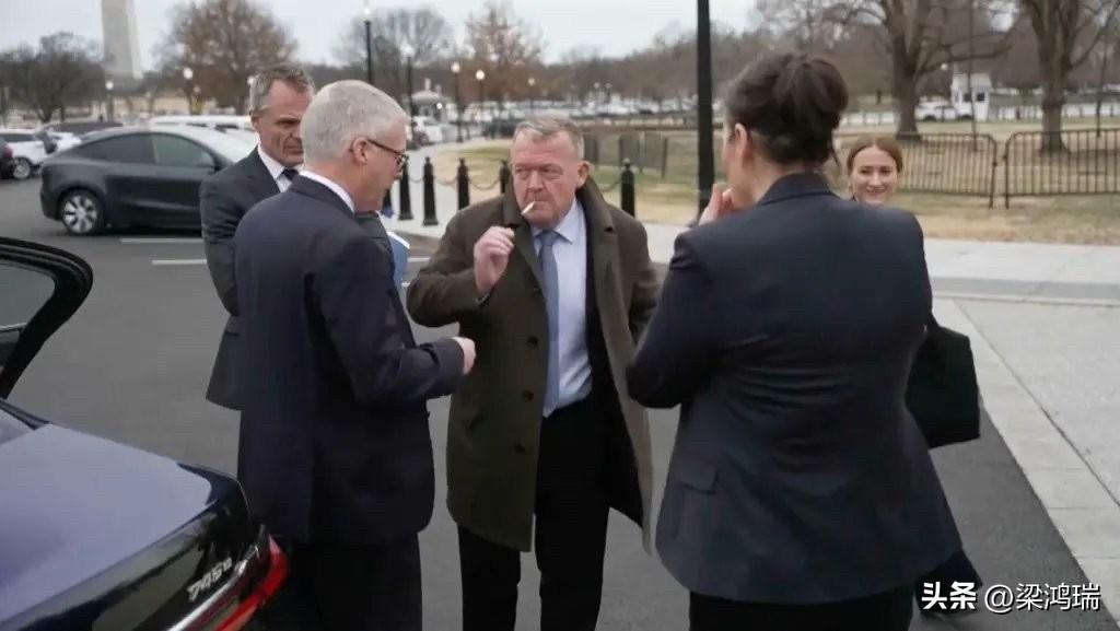 特朗普的格陵兰岛策略：每年花费10亿美元买个大麻烦

看着格陵兰外交部长在与万斯