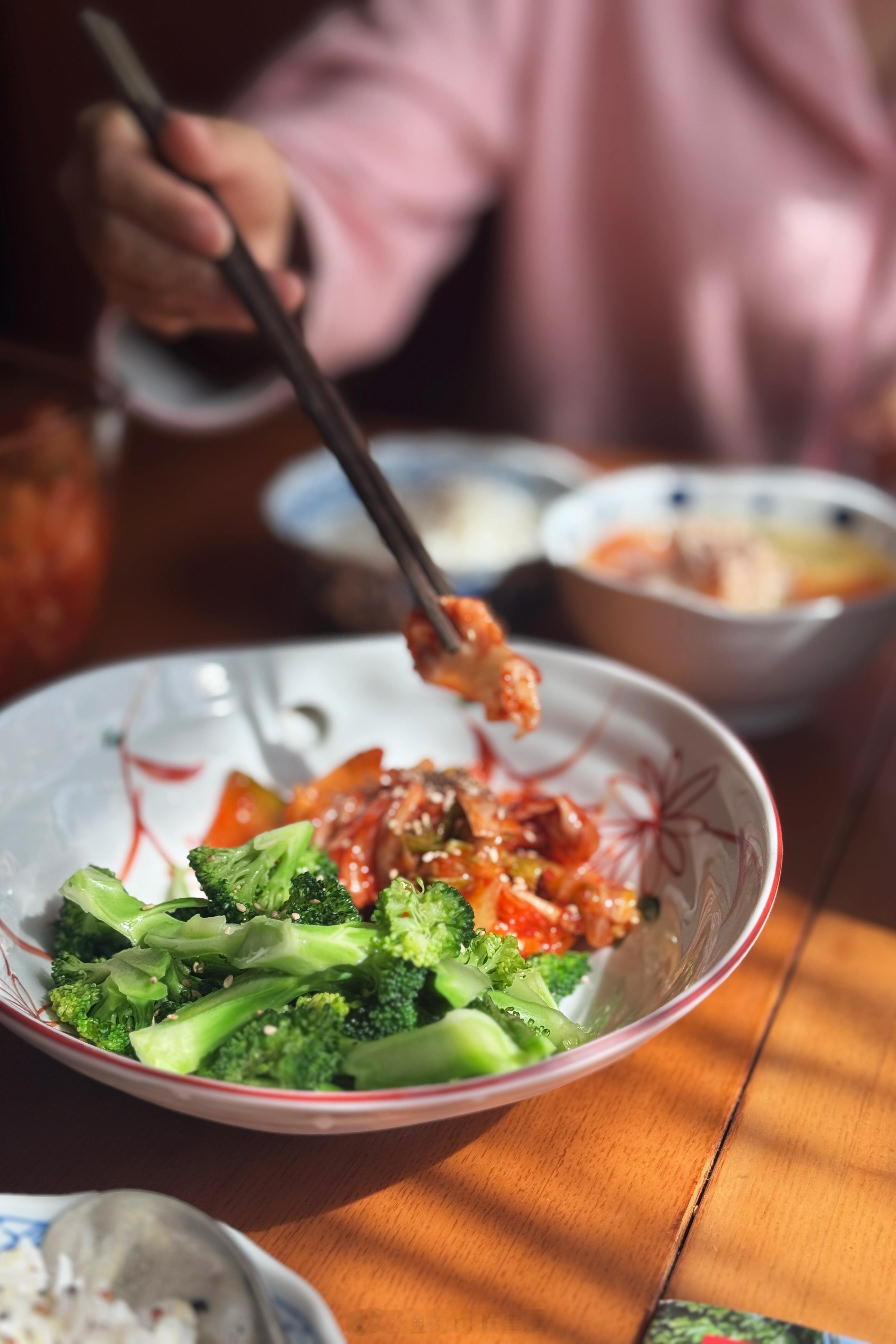 国庆节没外出就餐，一日两餐都在厨房做的家常饭，体重控制的挺好，还掉了几斤肉肉，没