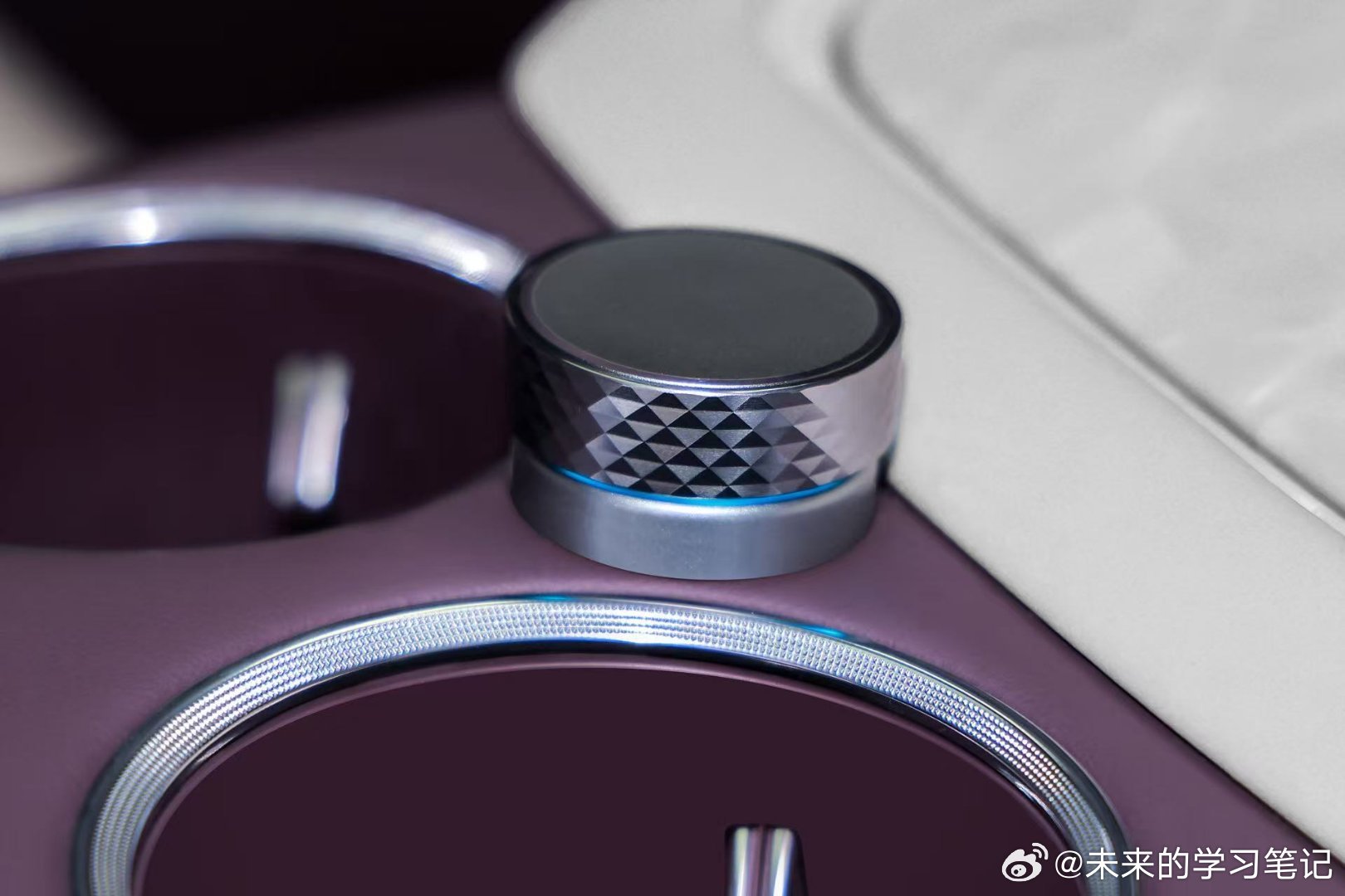 喜欢这个设计的，出门就很难看上其他车了问界m6