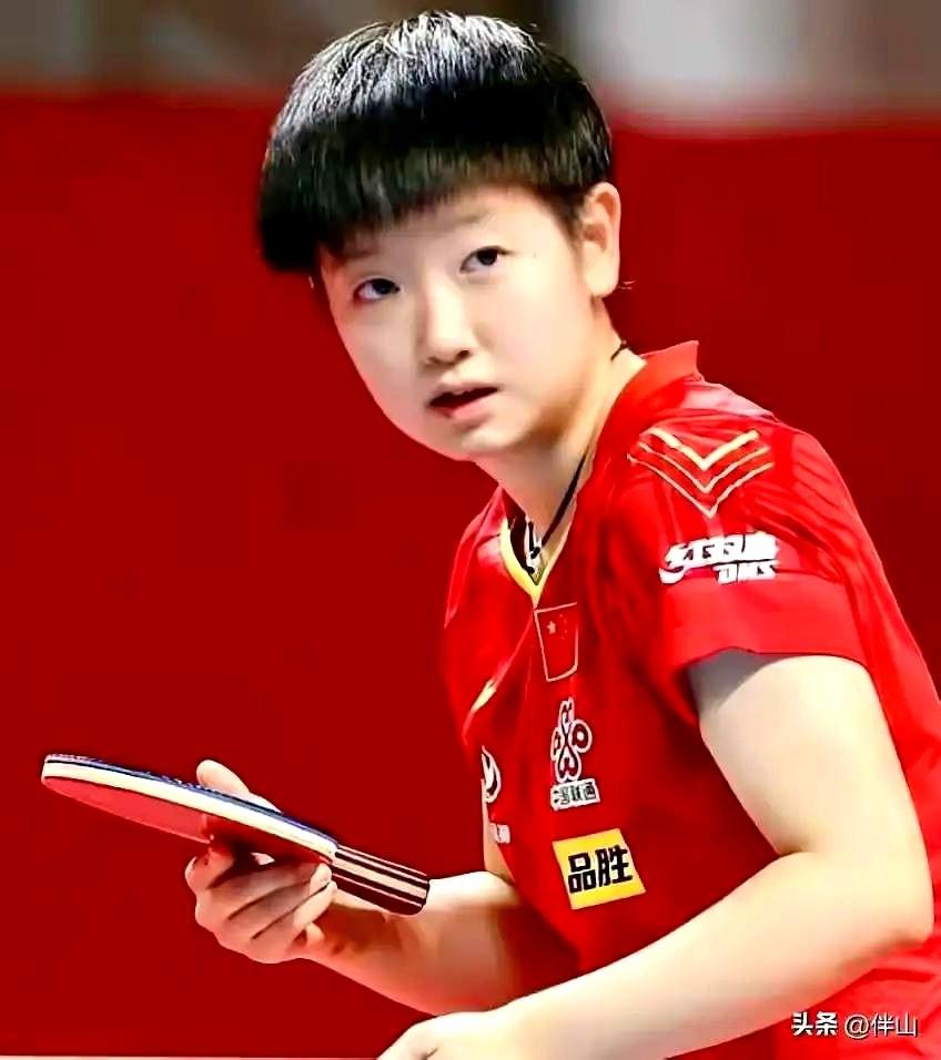 看莎莎打球，最揪心的就是开头，最安心的也是开头。
第一局从落后到反超，我就知道她