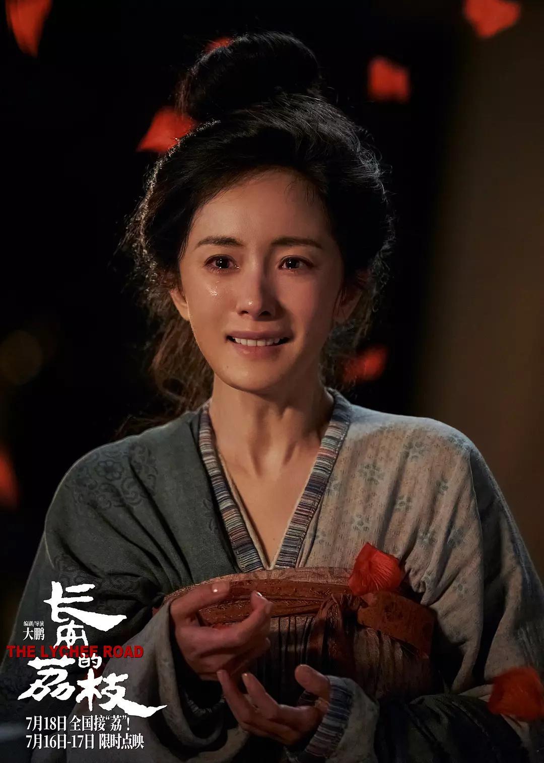 杨幂在《长安的荔枝》里也挺合适的，尽管戏份不多，但有明确的存在感。她今年在两部电
