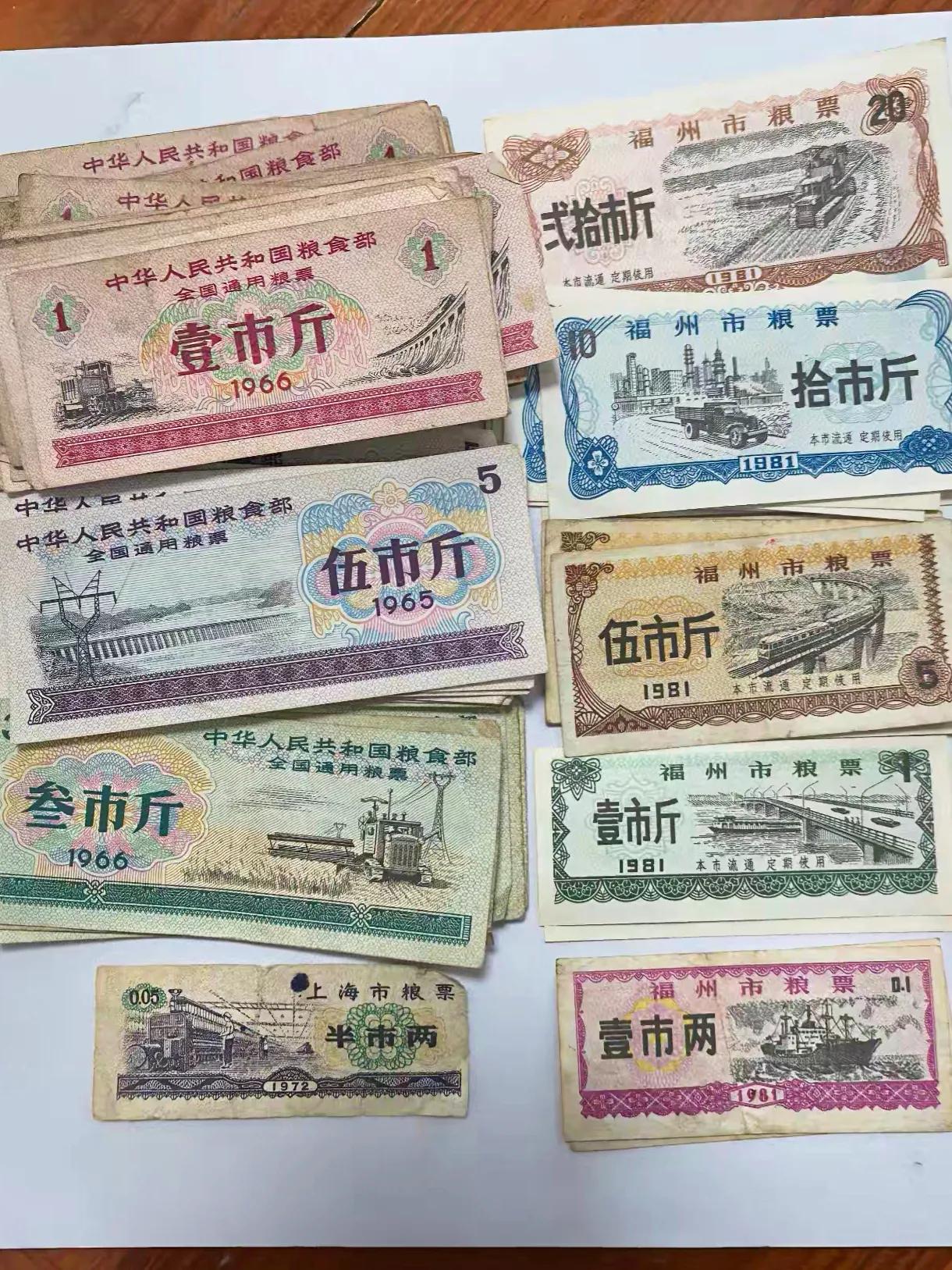 《七律～纸上远行》

堪悲室友大言恩，
可惜家庭小事痕。
纸上远行游万里，
心中