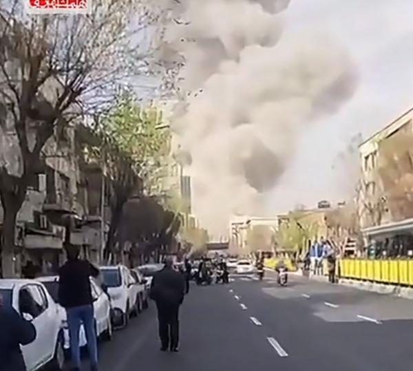 4城30多地被炸后，伊朗宣布：“毁灭性的”报复来了

中东这块热土又闹腾起来了，