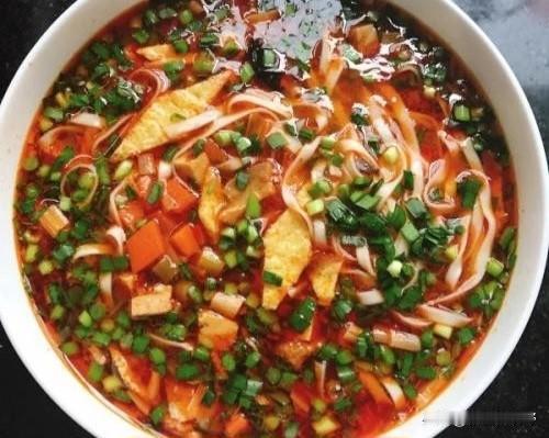 朋友们喜欢吃陕西的臊子面吗?最喜欢吃！常到西安艳阳天西府饭店吃地道西府臊子面西安