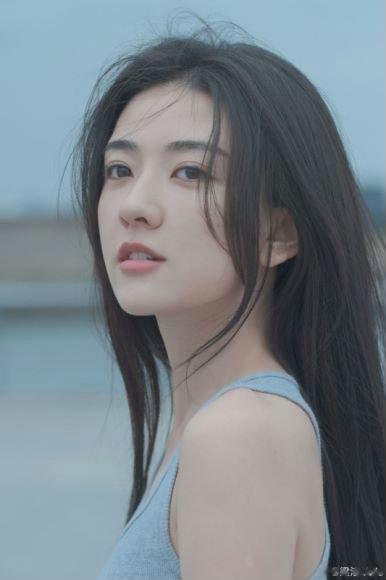 #梁洁宋冉好贴#梁洁好适合宋冉这个角色啊，那种清冷的感觉非常有魅力，期待梁洁新剧