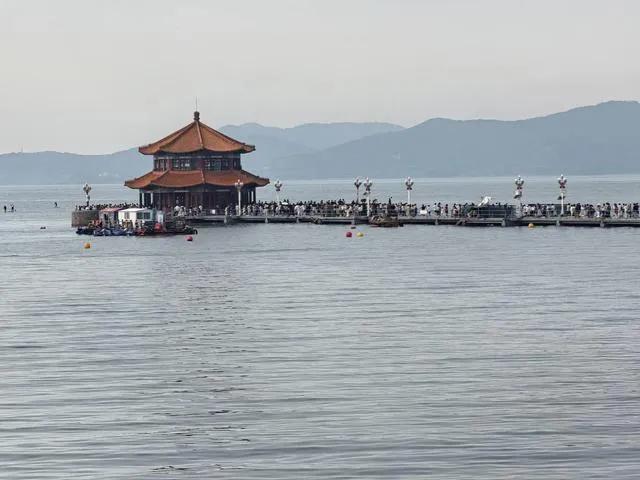 什么是有福气的老人？说白了，就得达到以下四个条件！

很多人觉得老人有福，就是有