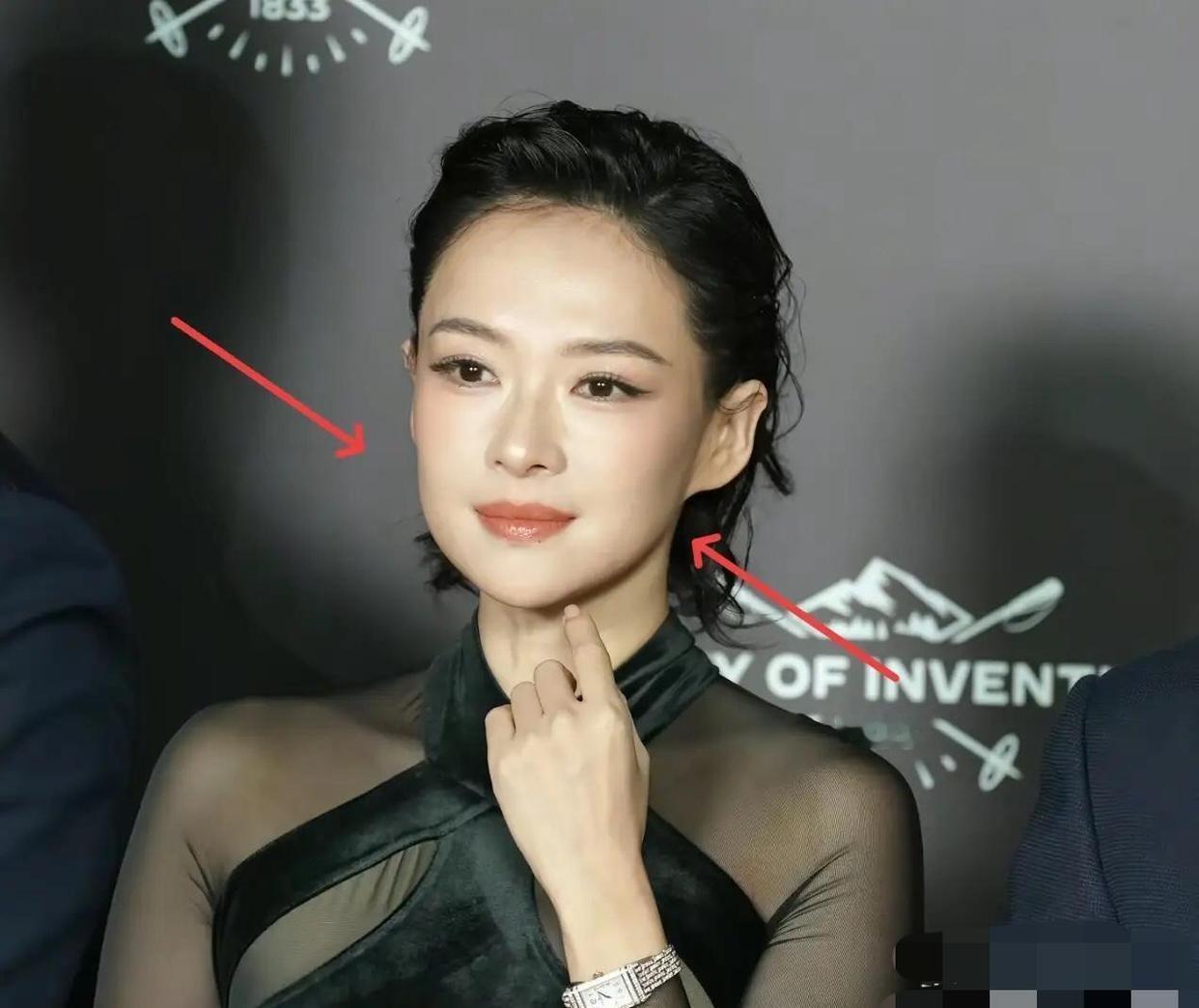身材紧致却被质疑脸部变化？章子怡上海活动生图引讨论，整形猜测背后其实是红毯镜头与