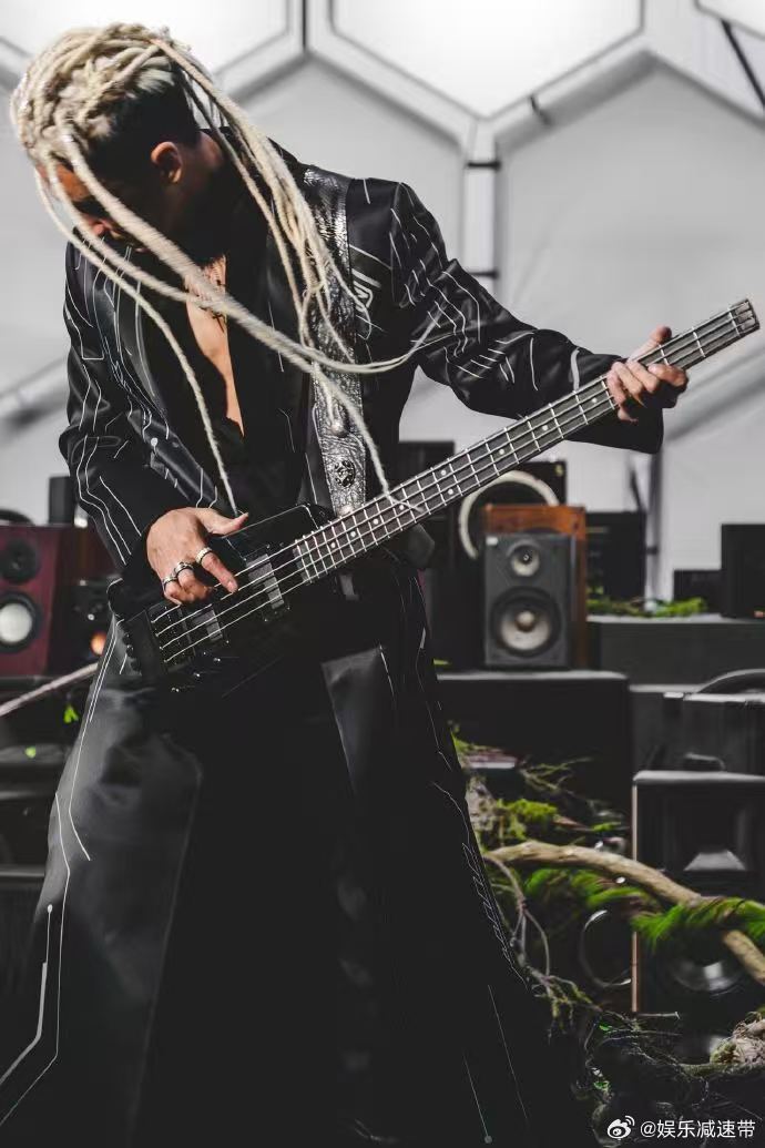 谢霆锋我跟可爱没关系 谢霆锋新歌幕后，被调侃后认真解释“赛博朋克”，那急忙否认可