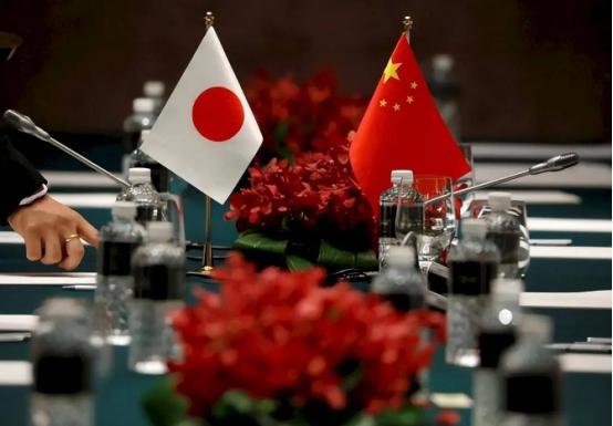 东大总是退，总是忍让；最让人头疼的是，东大从来没有灭亡日本的军事计划与准备。整个