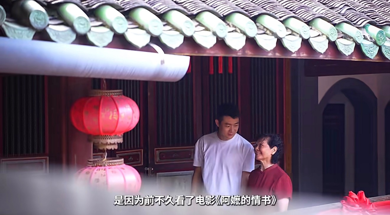 70岁阿嬷做客家菜做的是情义七旬阿嬷坚守地道客家风味，每道家常菜用心烹制，食材朴