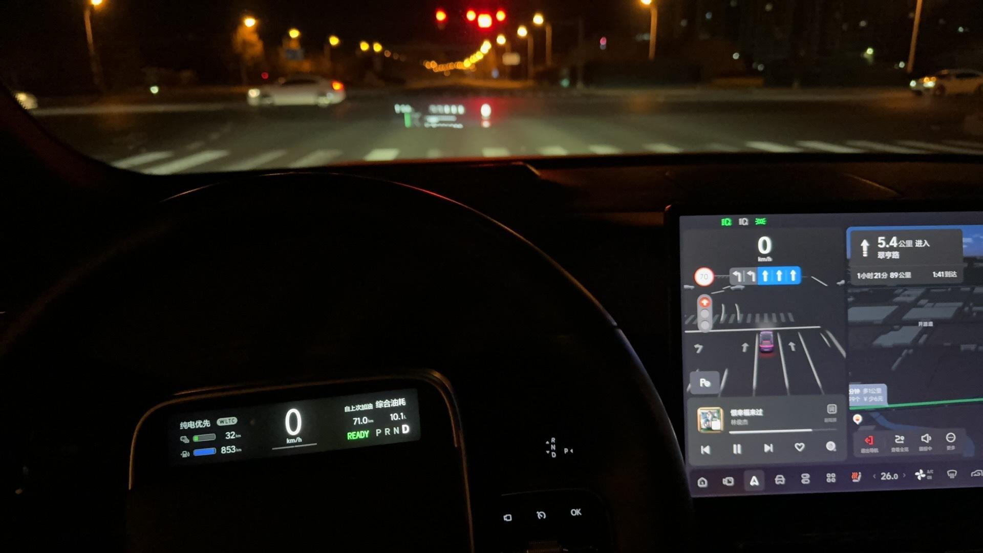 理想L8拿回来的第二天，从来没有开理想跑过长途。我觉得一台车真的想要聊点什么的话