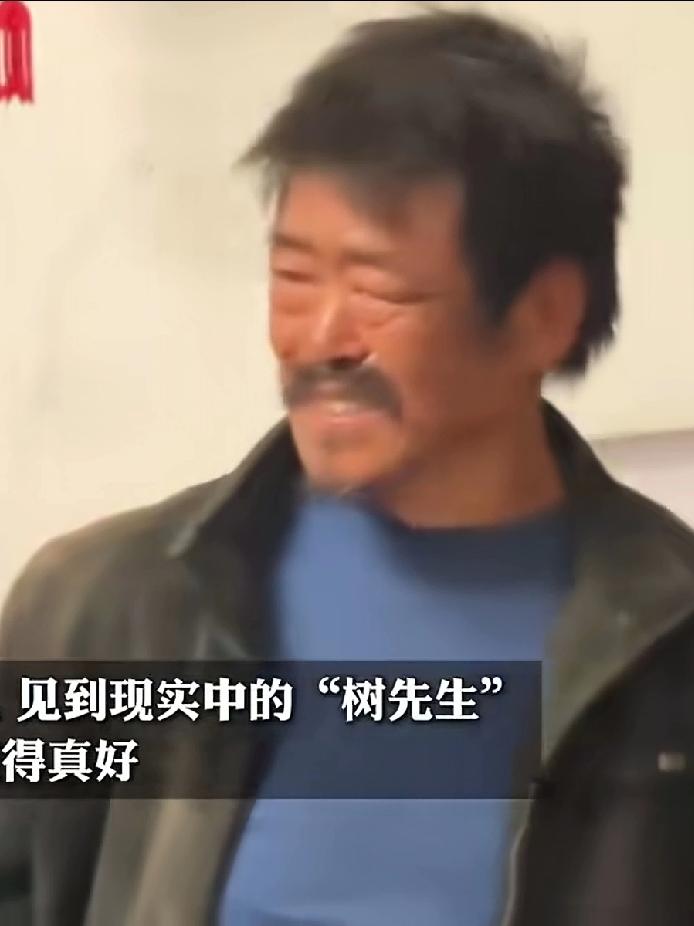 看到网友婚礼上的“树先生”，
我忍了，
看到他眼神那一瞬，我破防了……

最近，