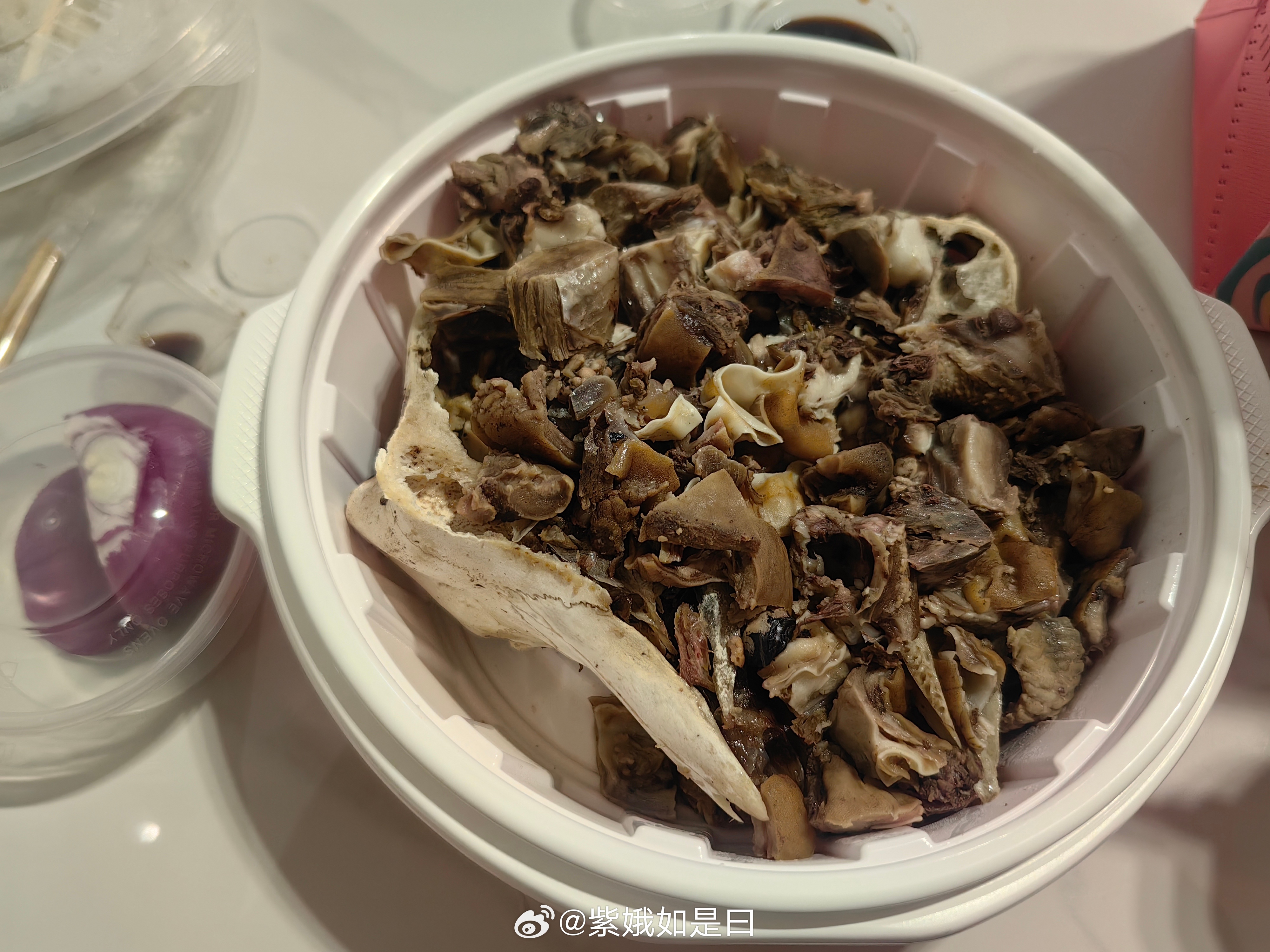 这个是口外又一绝——羊头捣蒜。我的宗旨是：吃饱了睡，睡醒了再吃。衣带渐紧终不悔，