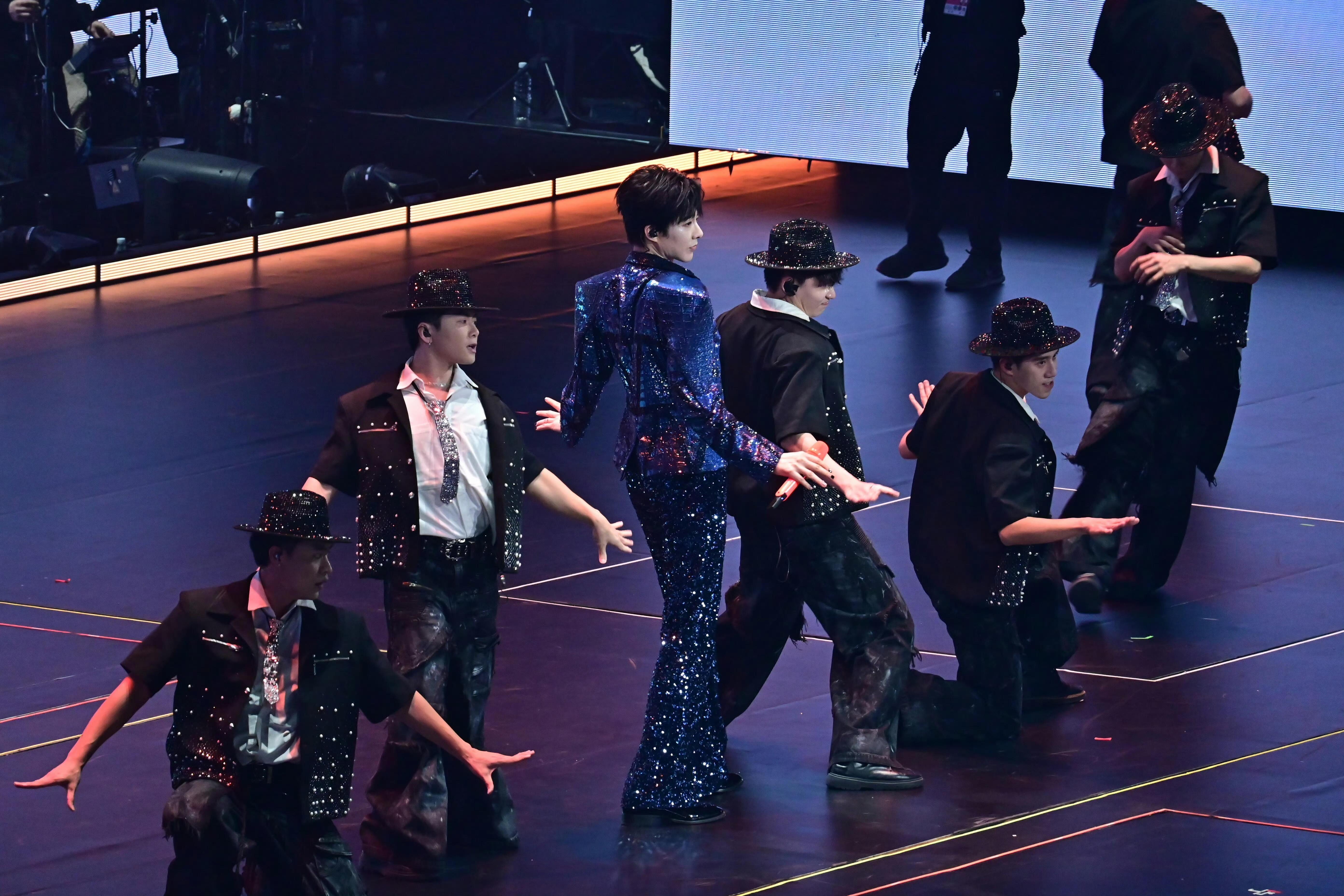 我的大明星，身披星河，闪闪发光。昨日少年，今日顶刘