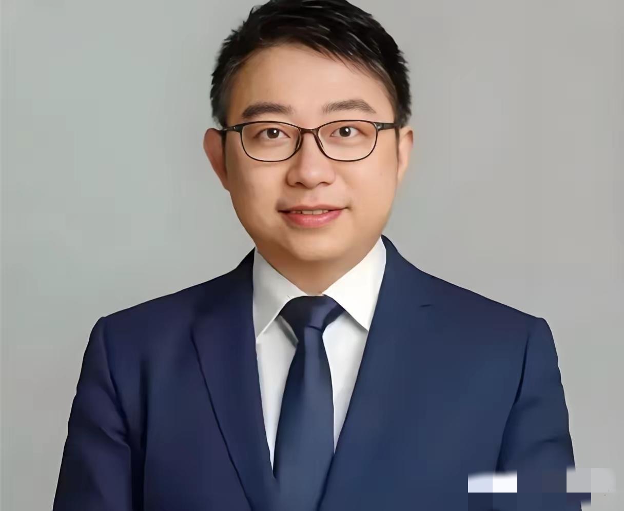 这个事儿
完全不经扒，
因为一扒你就会发现沈逸教授说，考公竞争这么激烈，白天上班