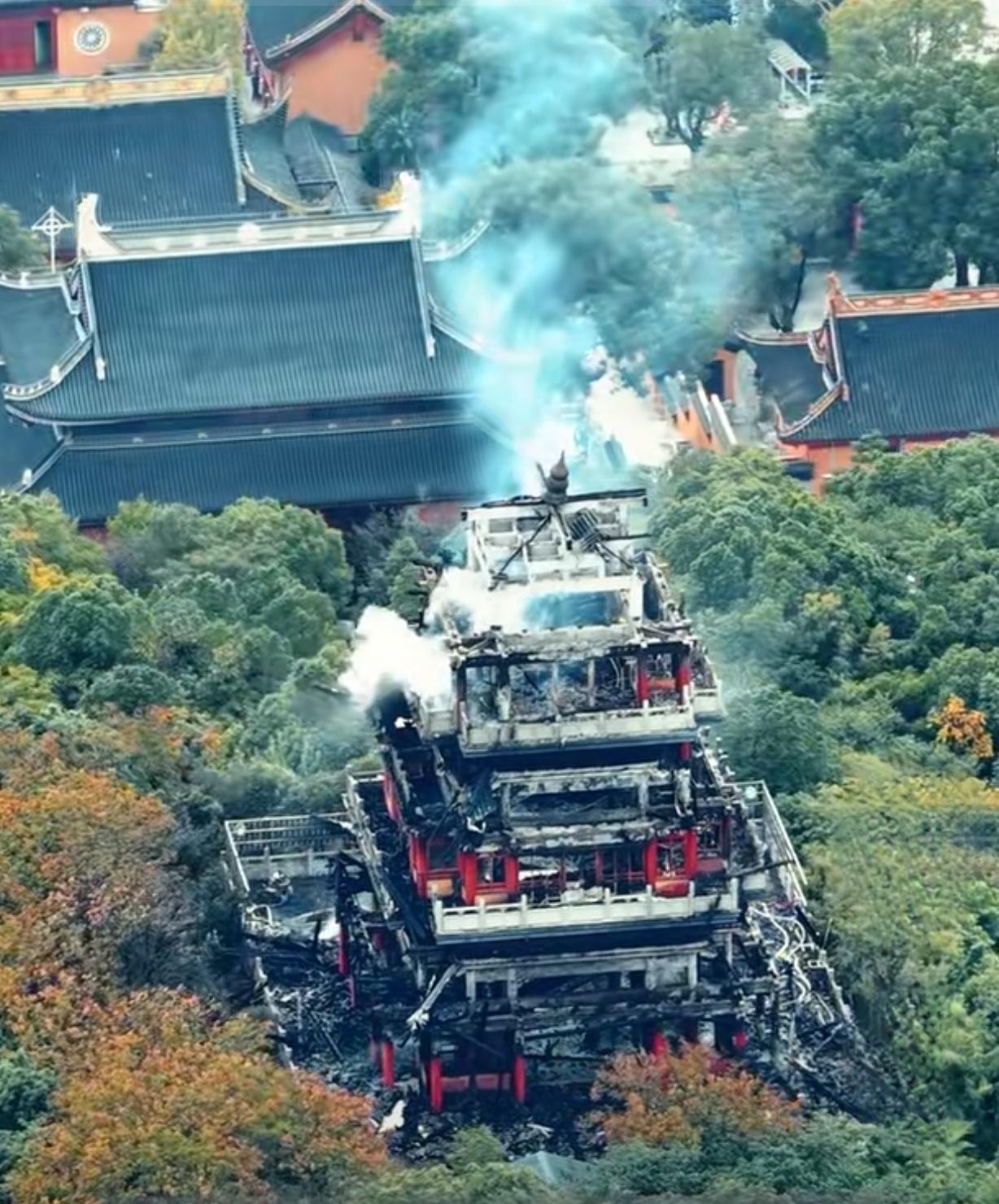 苏州千年古寺永庆寺大火烧上热搜！

讽刺的是，这场火灾距离寺院消防演练仅过去11