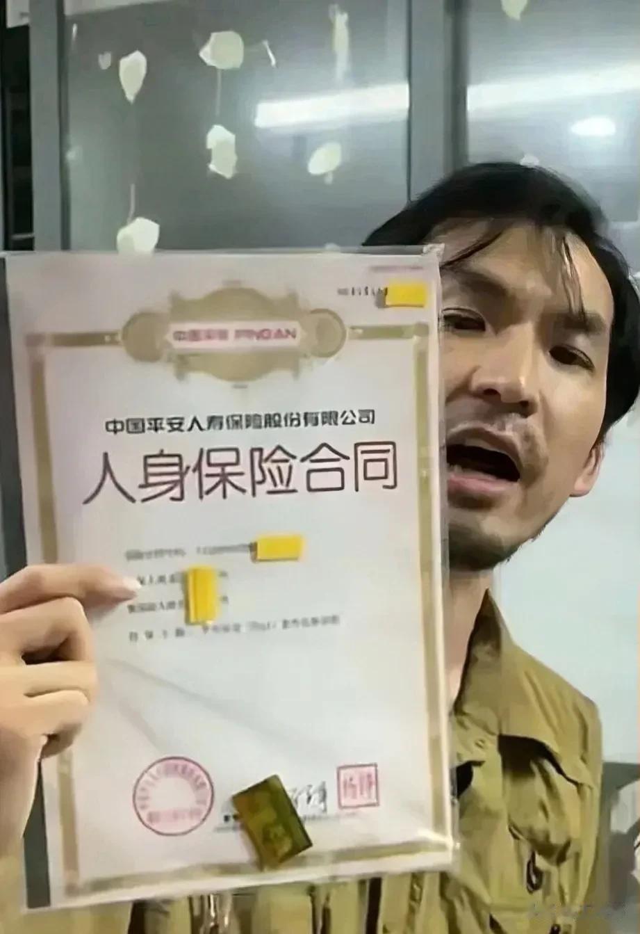 对待不诚信商家，一个字就是“刚”！

网络主播“铁头”到三亚旅游前，特意买了一份
