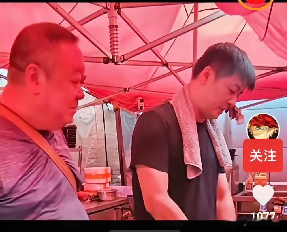 无处安放的思念啊，恍如隔世，那相似的身影可触可及，却永远离开了我们，令人心碎。