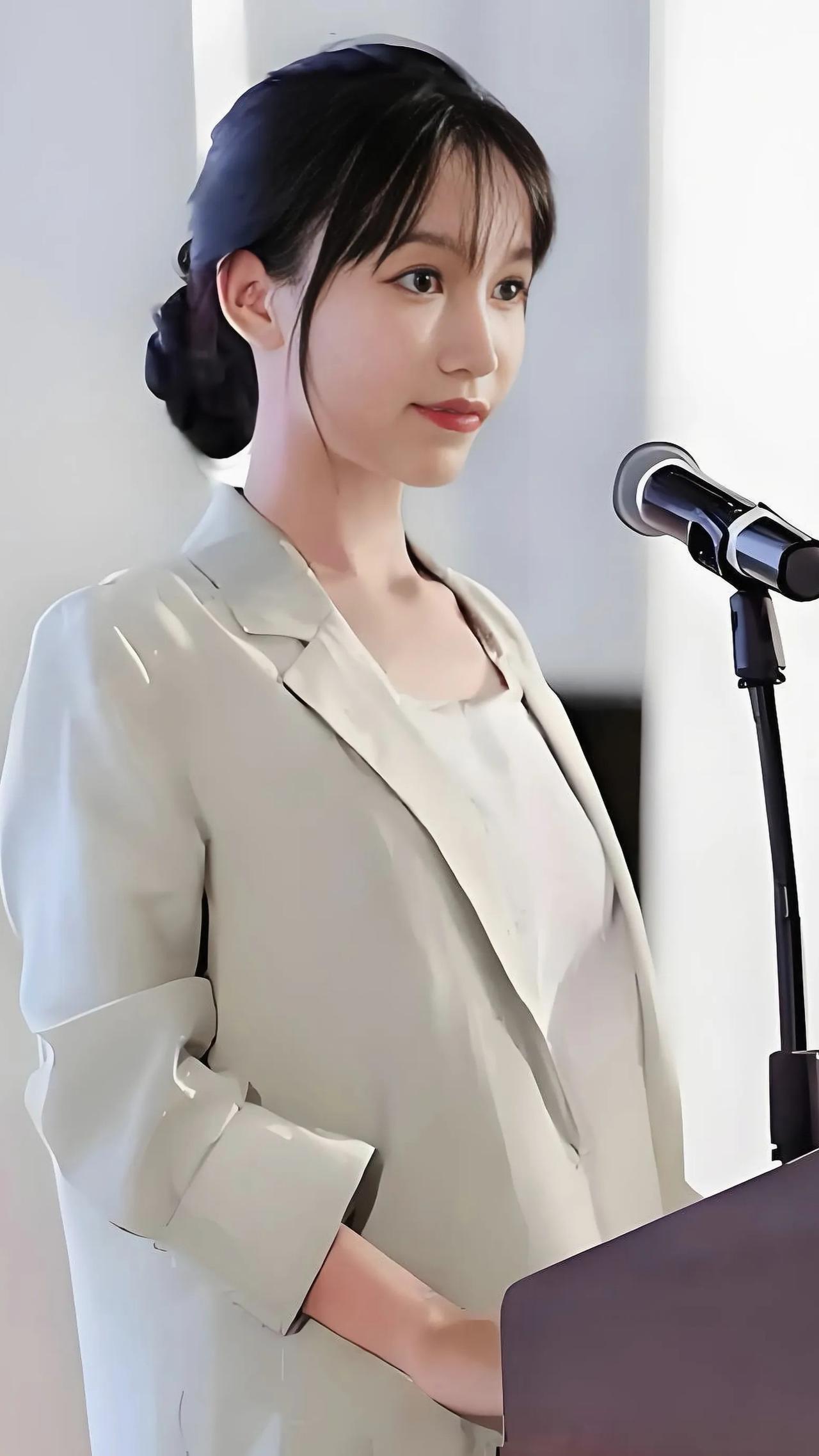 李子柒证明了一件事
不管你多有钱、多有才华，
也不一定能在人民日报发文。
 
2