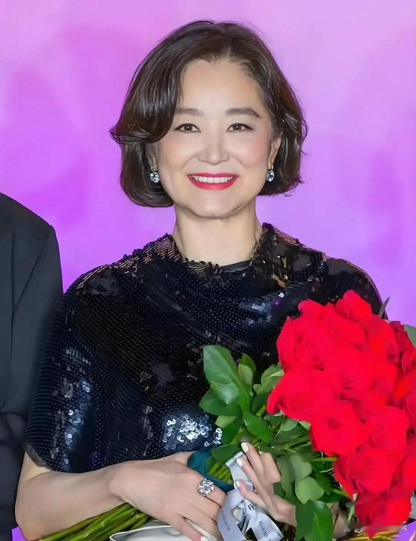 谢贤把遗嘱交给林青霞，施南生把收藏品留给她们，这张信任票比热搜硬太多 