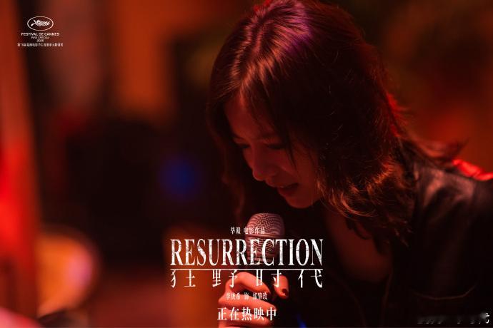 李庚希的演技自带电影滤镜，灵动身姿似王家卫镜头下的精灵，凌乱废墟、末日前爱人间亲