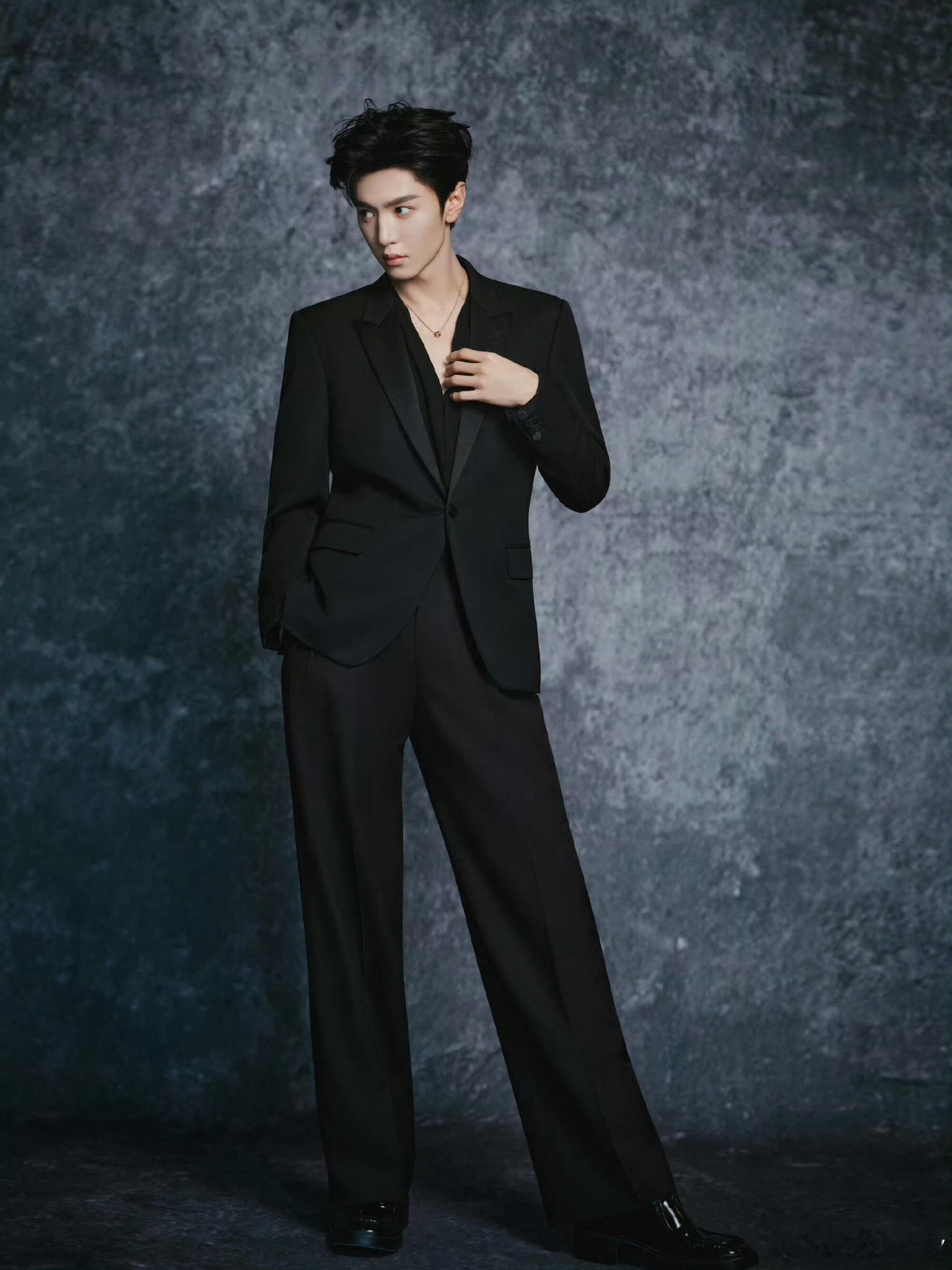男装周 陈哲远即将出席Saint Laurent 2027春夏巴黎男装周，标志其