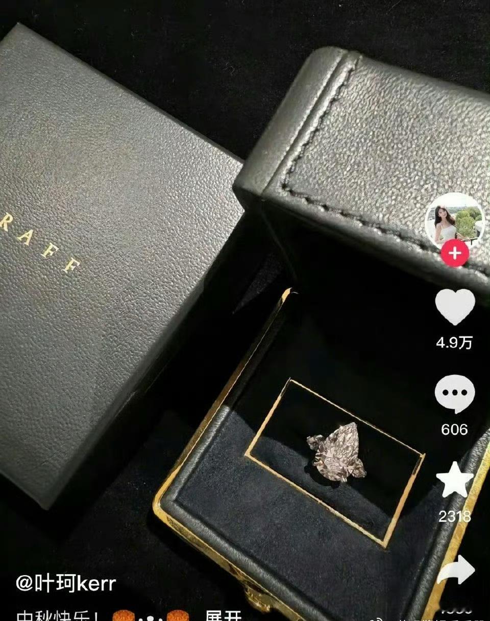 黄晓明这一次送叶珂的钻戒是自己买的还是品牌赞助的啊？ ​​​