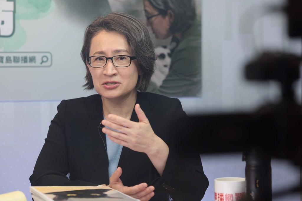 “台独”顽固分子萧美琴又大放厥词，她今天接受访问时宣称，大陆一直用“僵硬方式”对