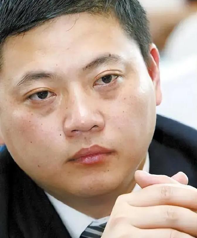 王均瑶在2004年秋天走了，肠癌来得又快又狠。

他把对手一个个打趴下，却没能赢