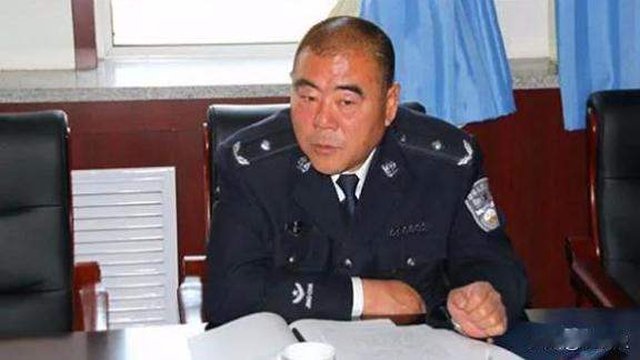 2014年12月，呼格吉勒图案刚翻案两天，冯志明就被带走。他自己心里比谁都清楚—