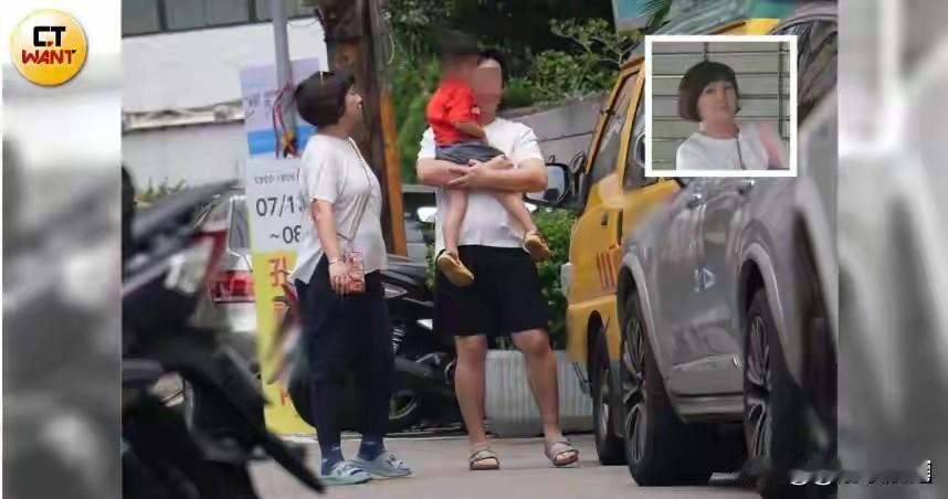 久违现身的Selina，日前被捕捉到带儿子“小腰果”外出放风。她不仅背着娃做深蹲