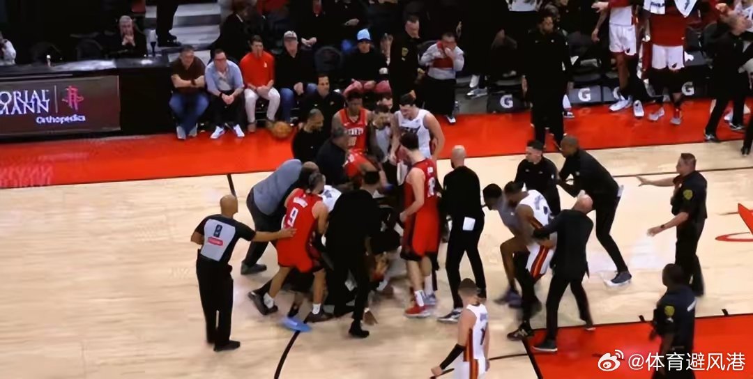 火箭热火冲突  nba  北京时间12月30日，NBA常规赛火箭主场对阵热火，其