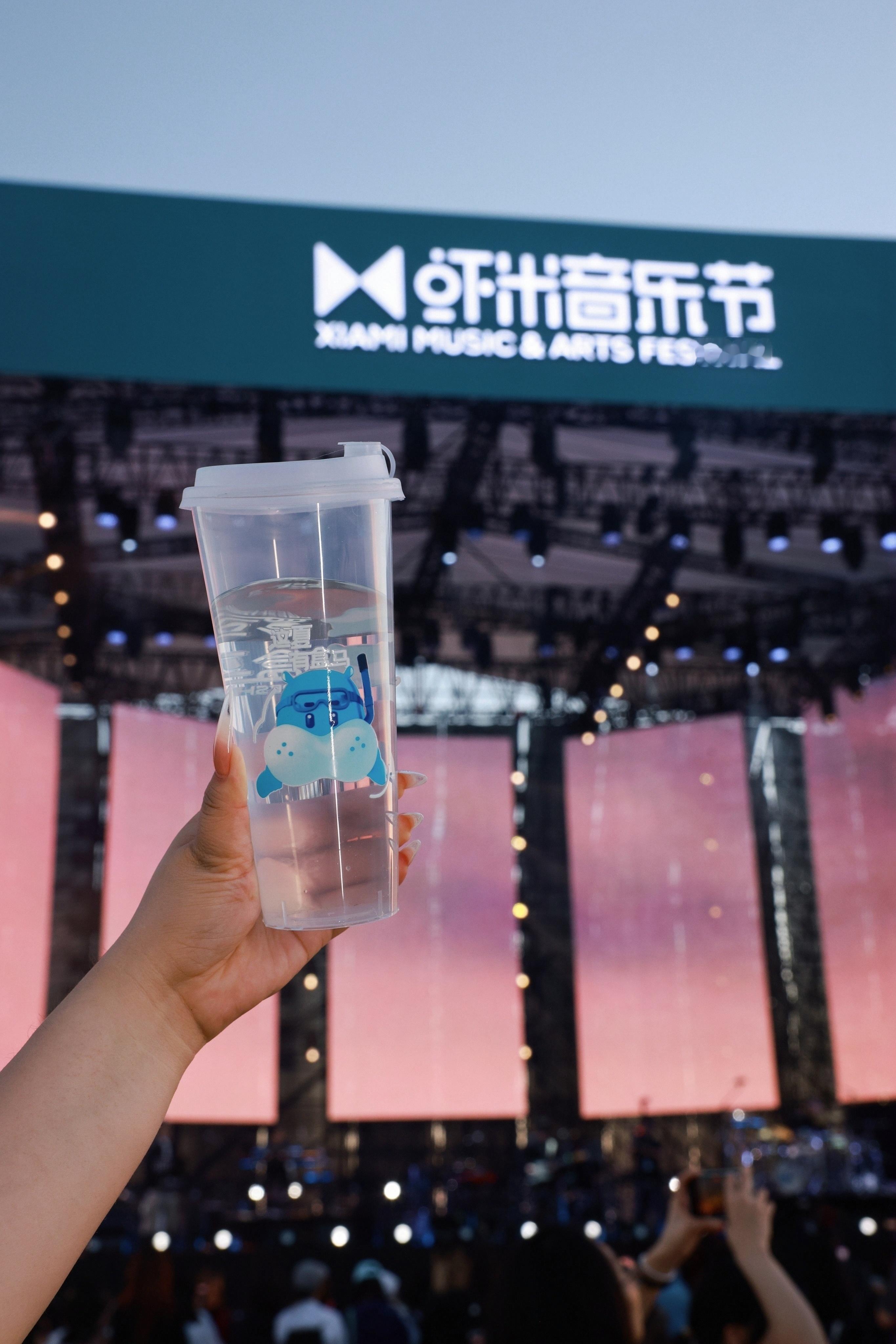 原来真的有人住在里面盒马阿那亚盒我一起发现新鲜别的音乐节吃喝贵还难买，阿那亚有盒